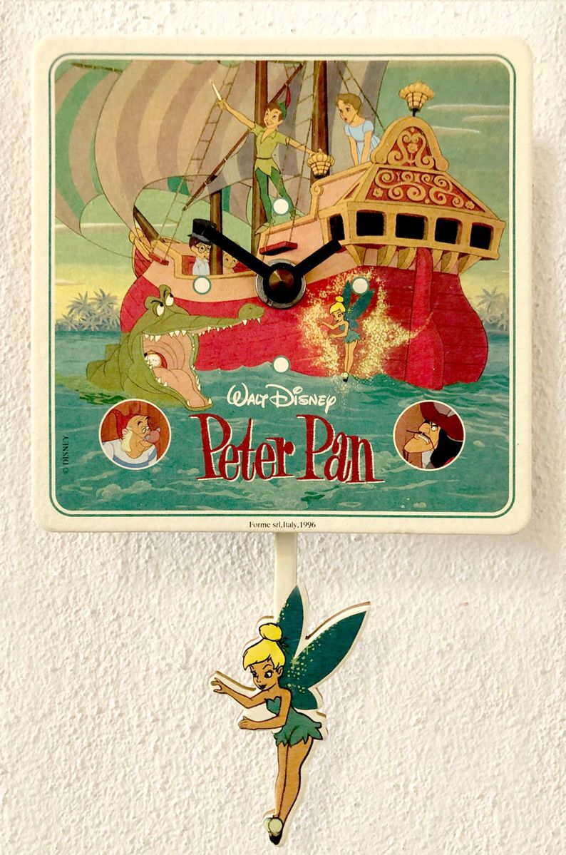 Orologio a pendola da muro. illustrazione Disney Peter Pan